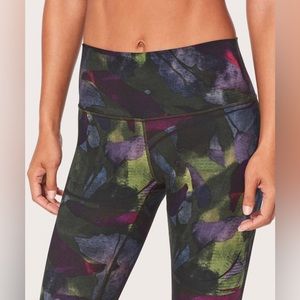 lululemon | size 4 Wunder‎ Under Hi-Rise Tight 28" Aura Dark Chrome Multi